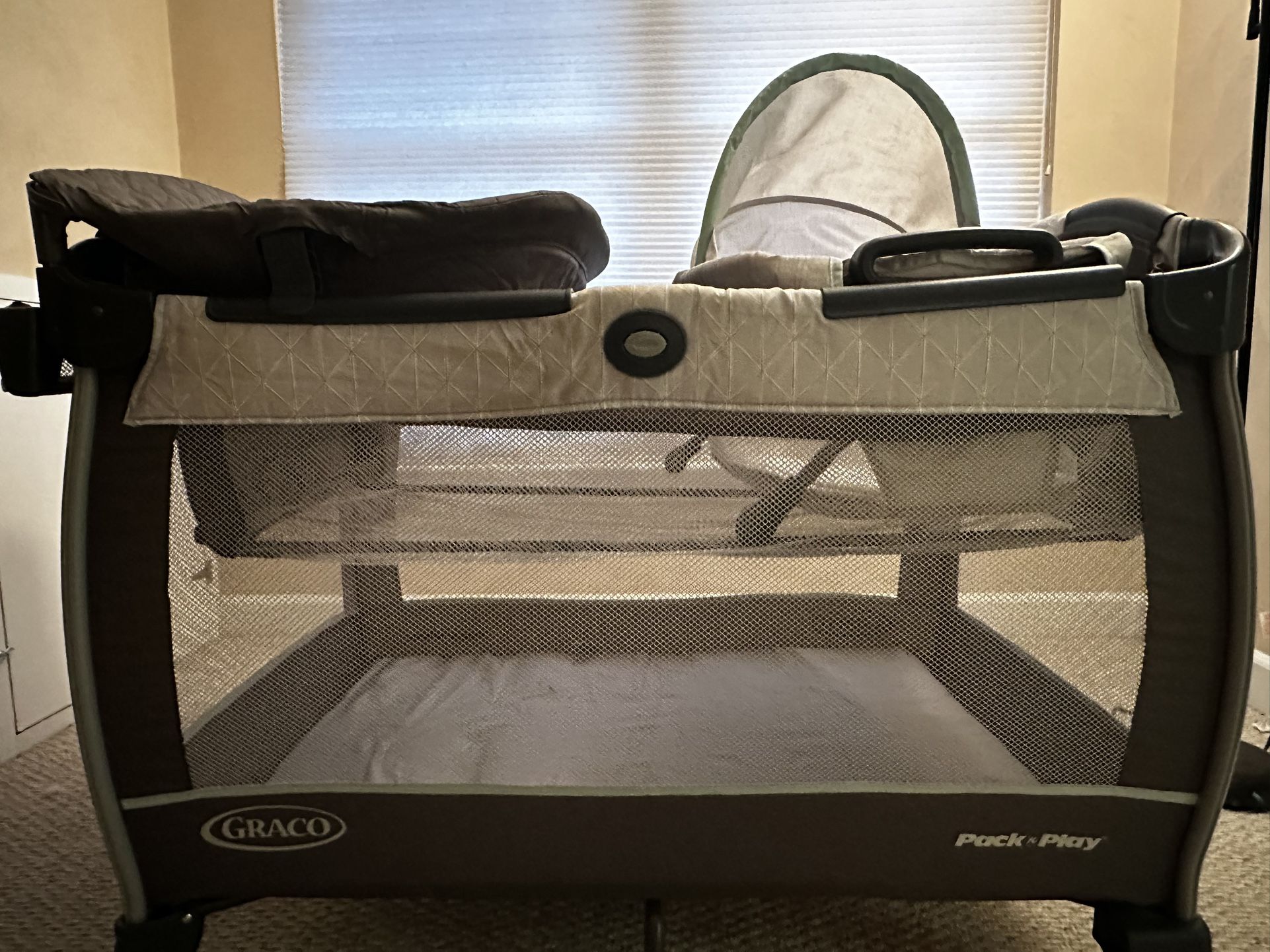 Graco Pack ‘n Play Close2Baby Bassinet Playard