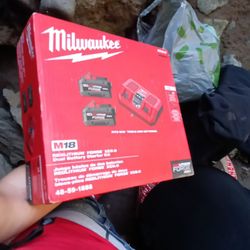 Red Lithium Forge XC8.0 Dual Battery Starter Kit