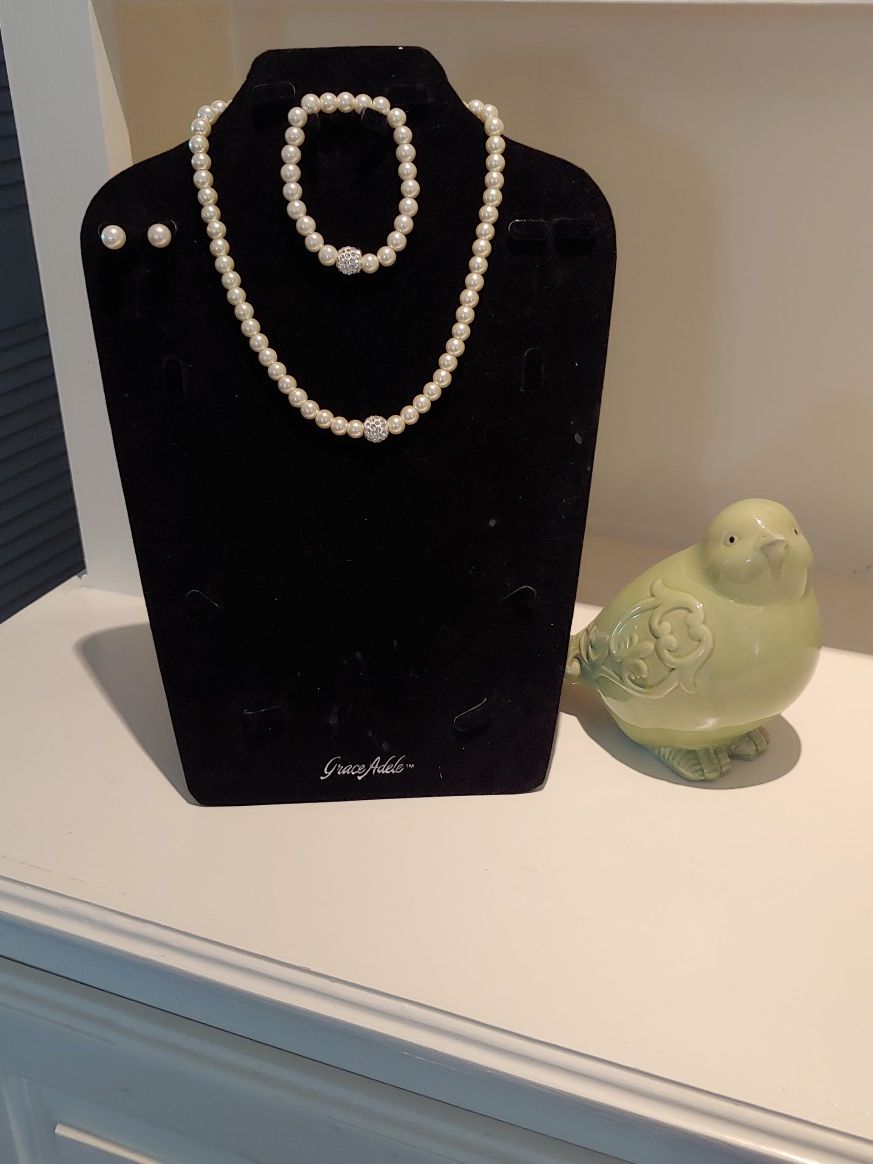 TB - Faux Pearl Jewelry - Necklace, Bracelet, Earring Set