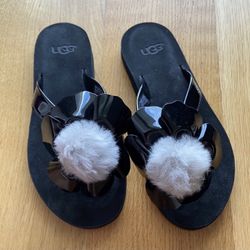 UGG Poppy Flip Flops Sandal Black. Size 5. NWT  🐑Poppy Thong Sandal 🐑Sheepskin Pom Pom  🐑Synthetic upper  🐑UGG logo on side, footbed  🐑Flower sty