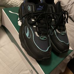 Pumas Size 9 men’s