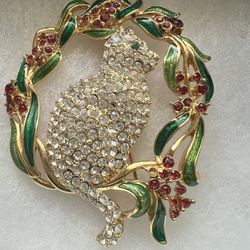 🐈Christmas Gift For Cat Lovers 😻 Signed TRIFARI Cat Brooch With Ruby Berries 🍒