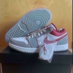 Nike Air Jordan 1 Low SE Light Smoke Grey Gym Red Size 8.5 Brand New