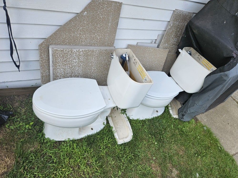 2 Free Toilets