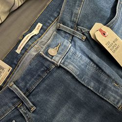 Levi’s High Wise Skinny Jeans 