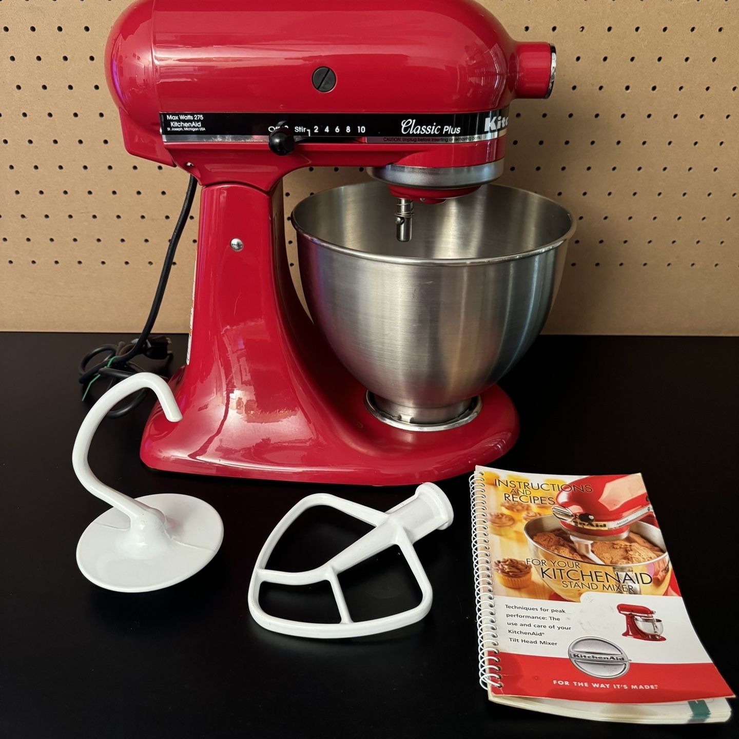 KitchenAid Mixer Classic Plus (Red) for Sale in Fort Lauderdale 