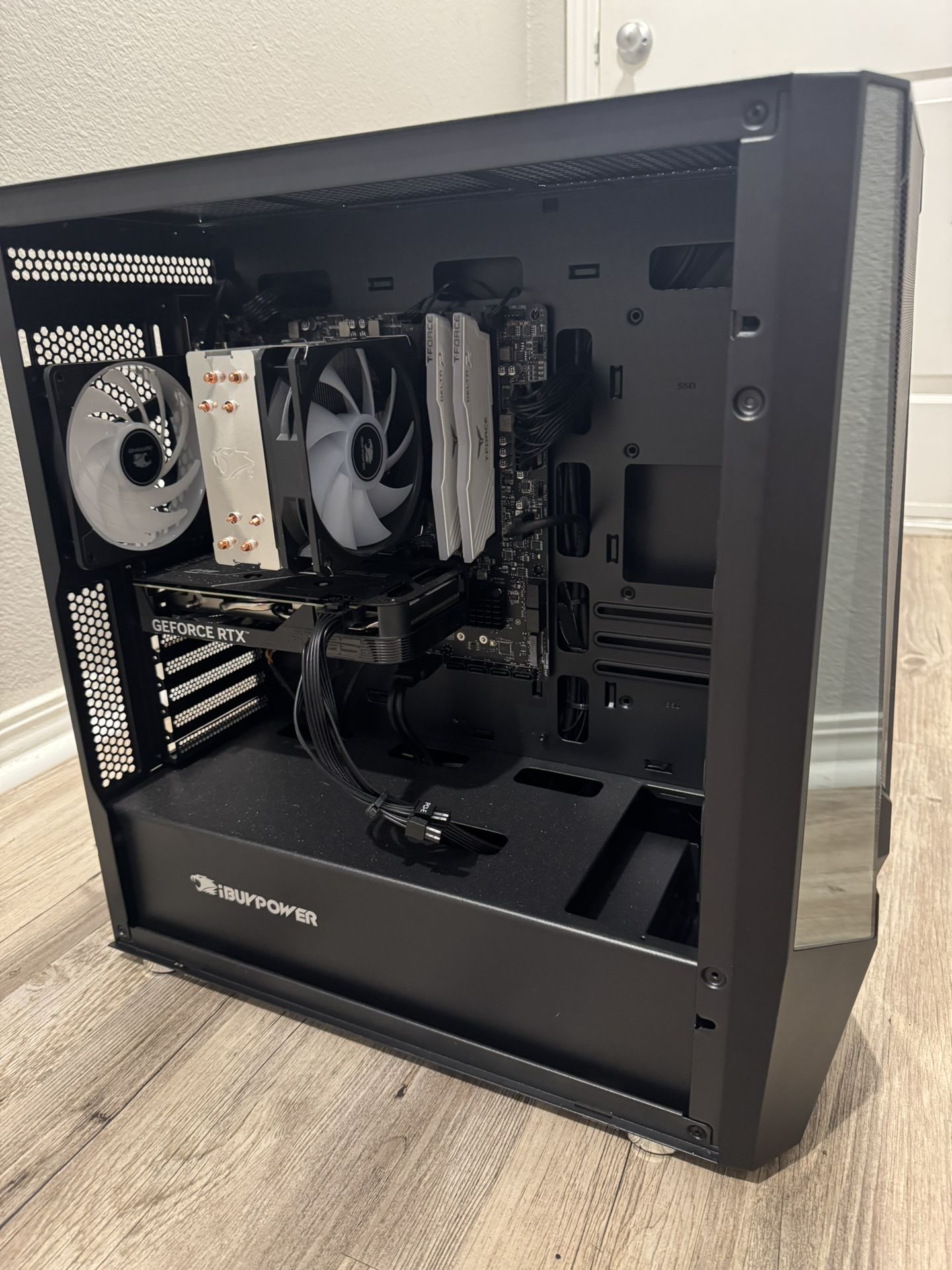 Gaming PC w/ curved monitor