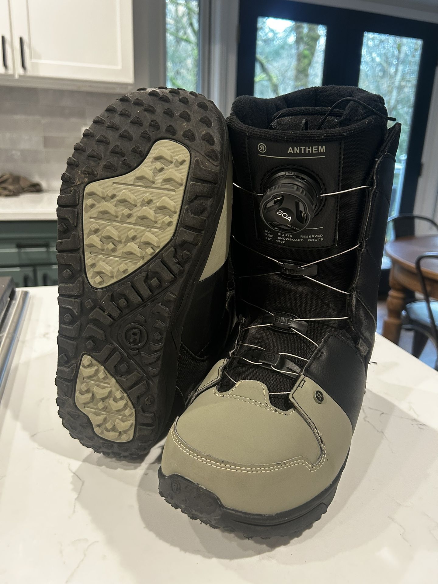 Womens 7 snowboarding boots Ride Anthems