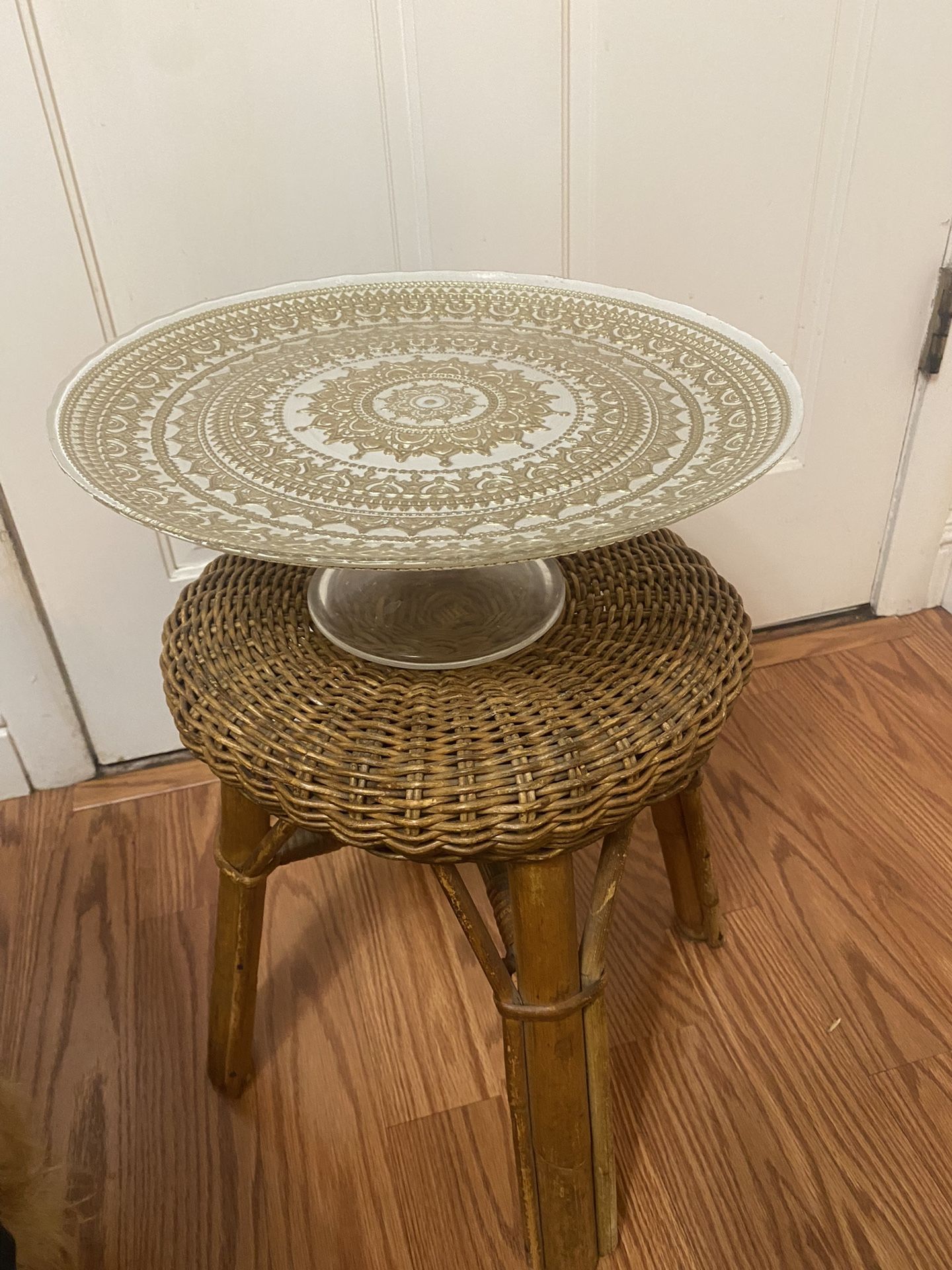 Cake stand