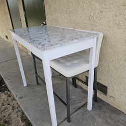 Set 2 High Chairs With High Table