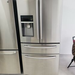 Refrijerador Samsung 4 Puertas 33 Pulgadas De Ancho Por 71 De Alto Y Estufa Samsung 5 Quemadores De Gas 
