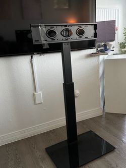 Swivel standing tv mount