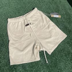 Essentials Shorts 