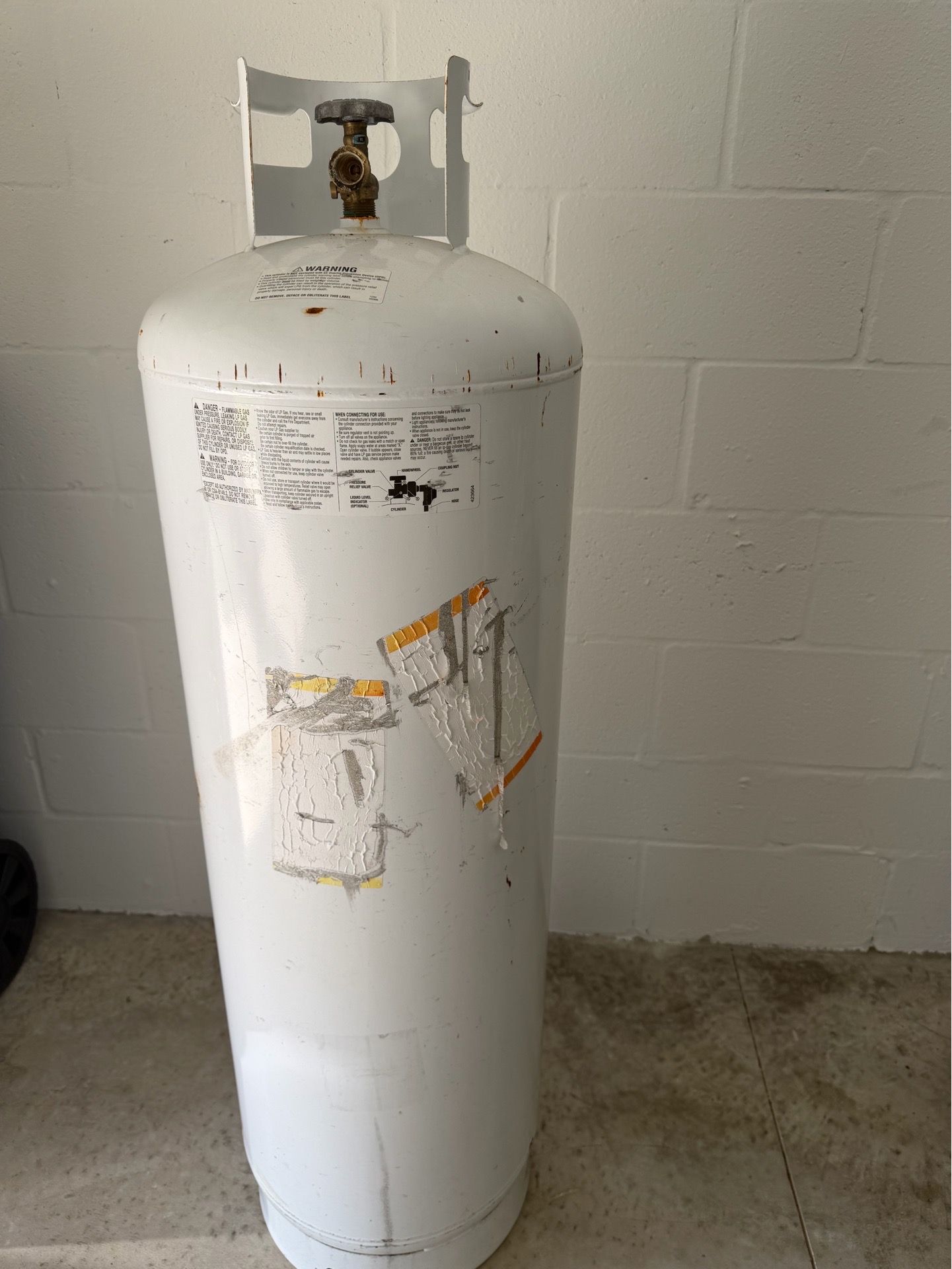 Worthington Pro Grade 100 lb propane tank with POL valve