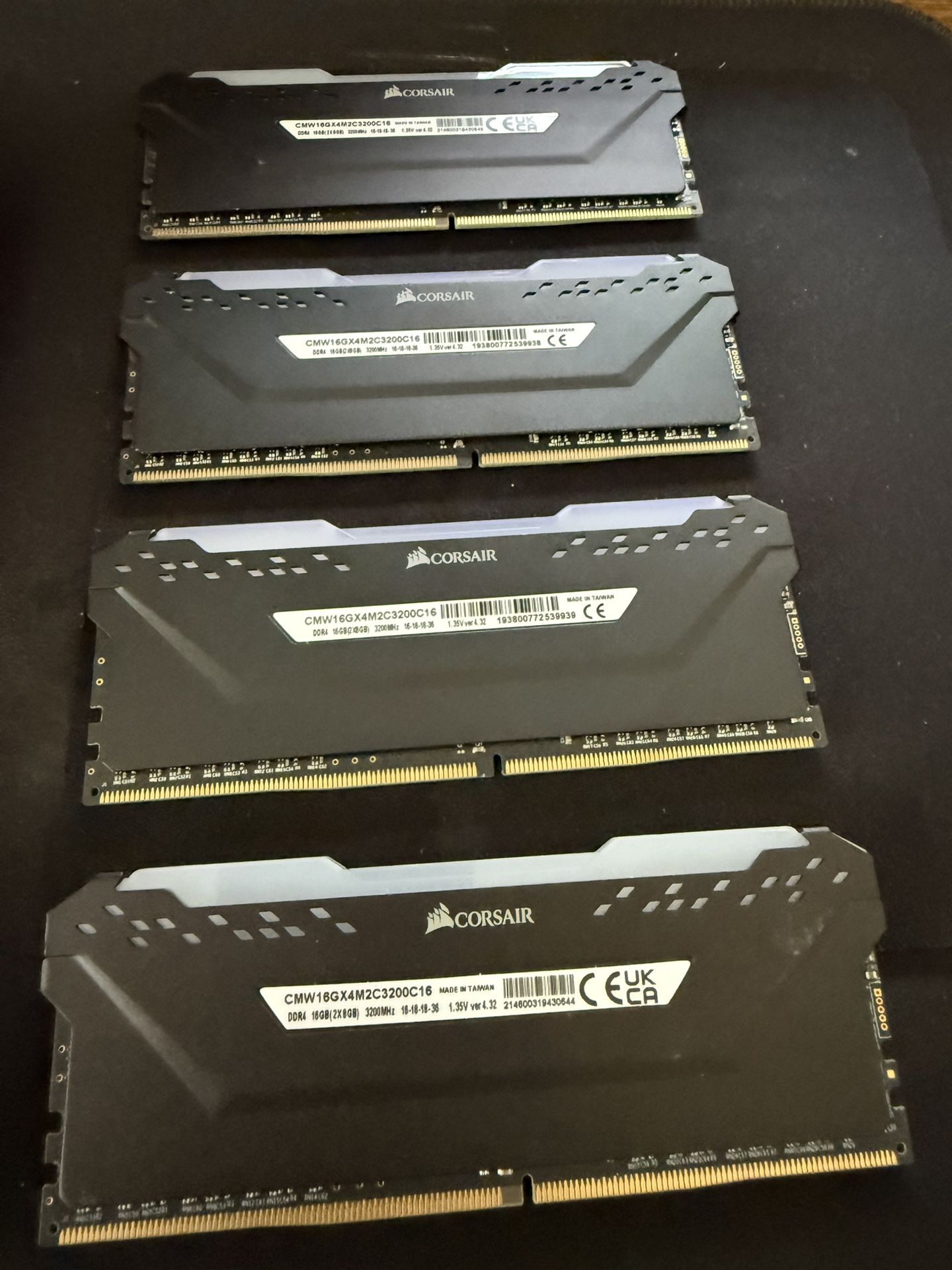 Vengeance RGB PRO 8gb x 4 (32gb) 3200Mhz