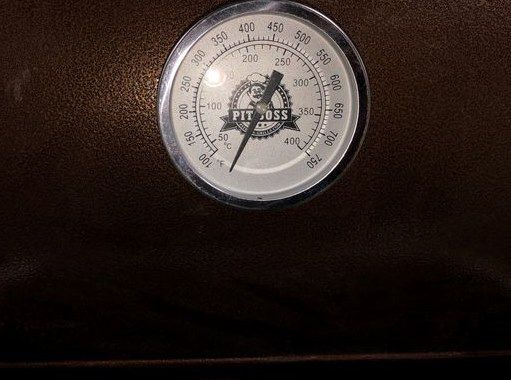 Brand New PIT BOSS PRO SERIES 820 WOOD PELLET GRILL EL