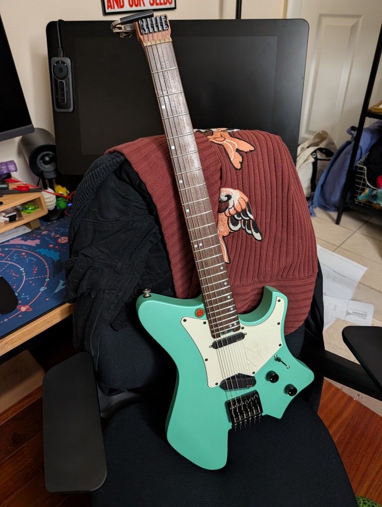 EART GWT2P Headless Guitar