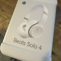 Beats Solo 4