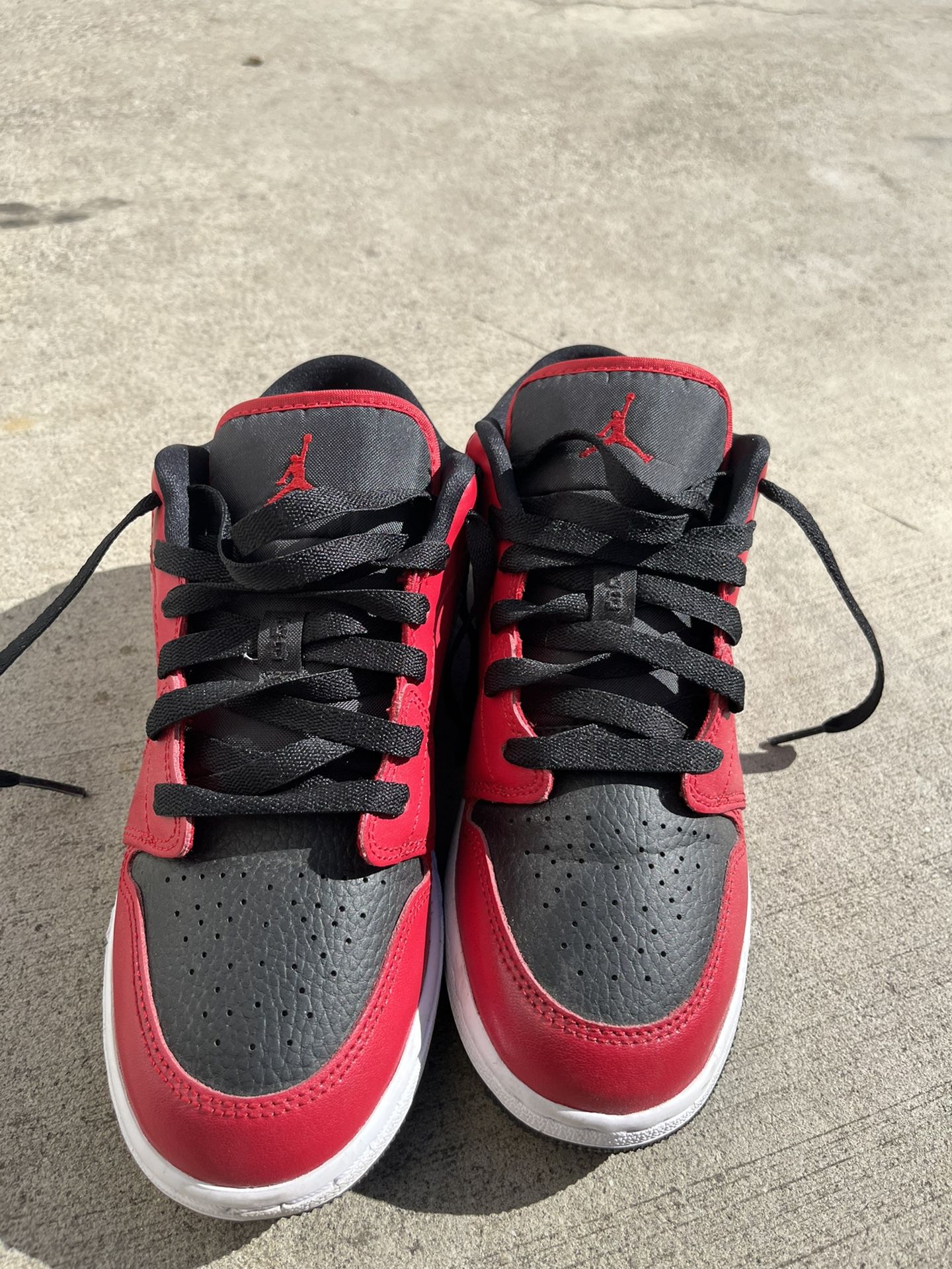 Size 5.5y Womans 7 Reverse Bred  Shoes