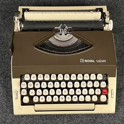 Royal Safari Vintage 60’s Portable Manual Typewriter