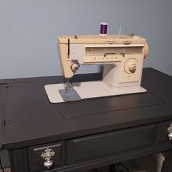 Singer Sewing Machine 
