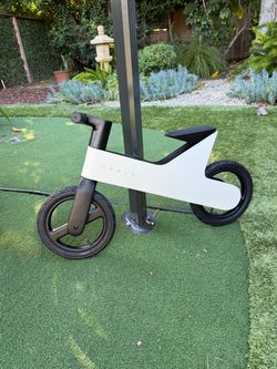 Tesla Kids Balance Bike White & Black