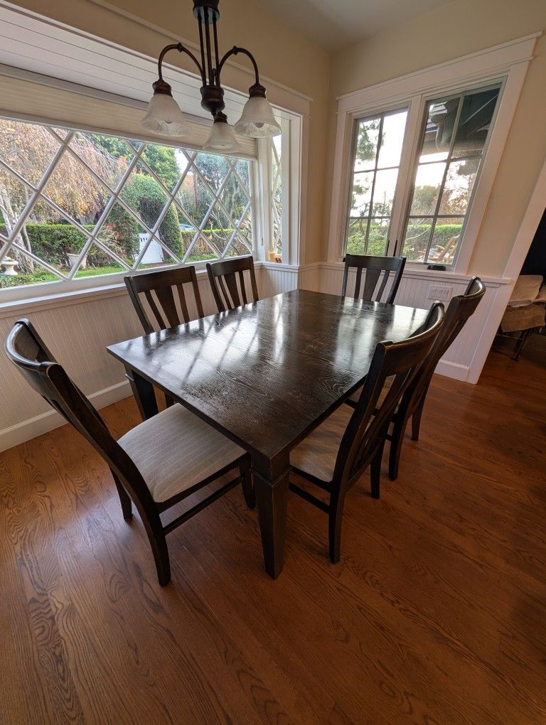 Price Reduced Bassett Dining Table and Chairs