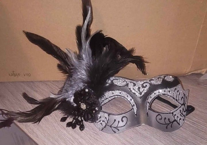 New Venetian Masquerade Mask with Feathers