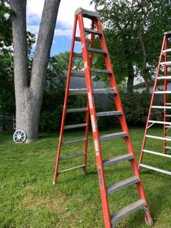 Louisville 10ft fiberglass ladder