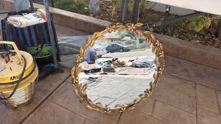 Round mirror