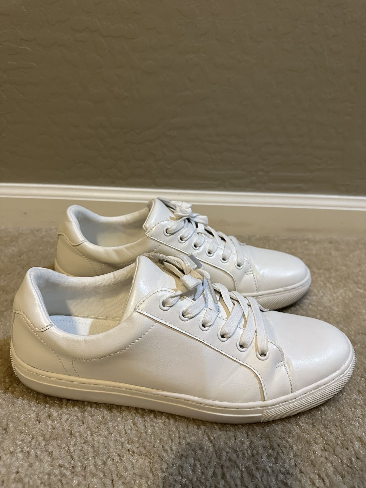 Slightly Worn Banana Republic White Sneakers Men’s Size 9.5