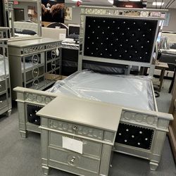 Queen Bedroom 4 Pc Set