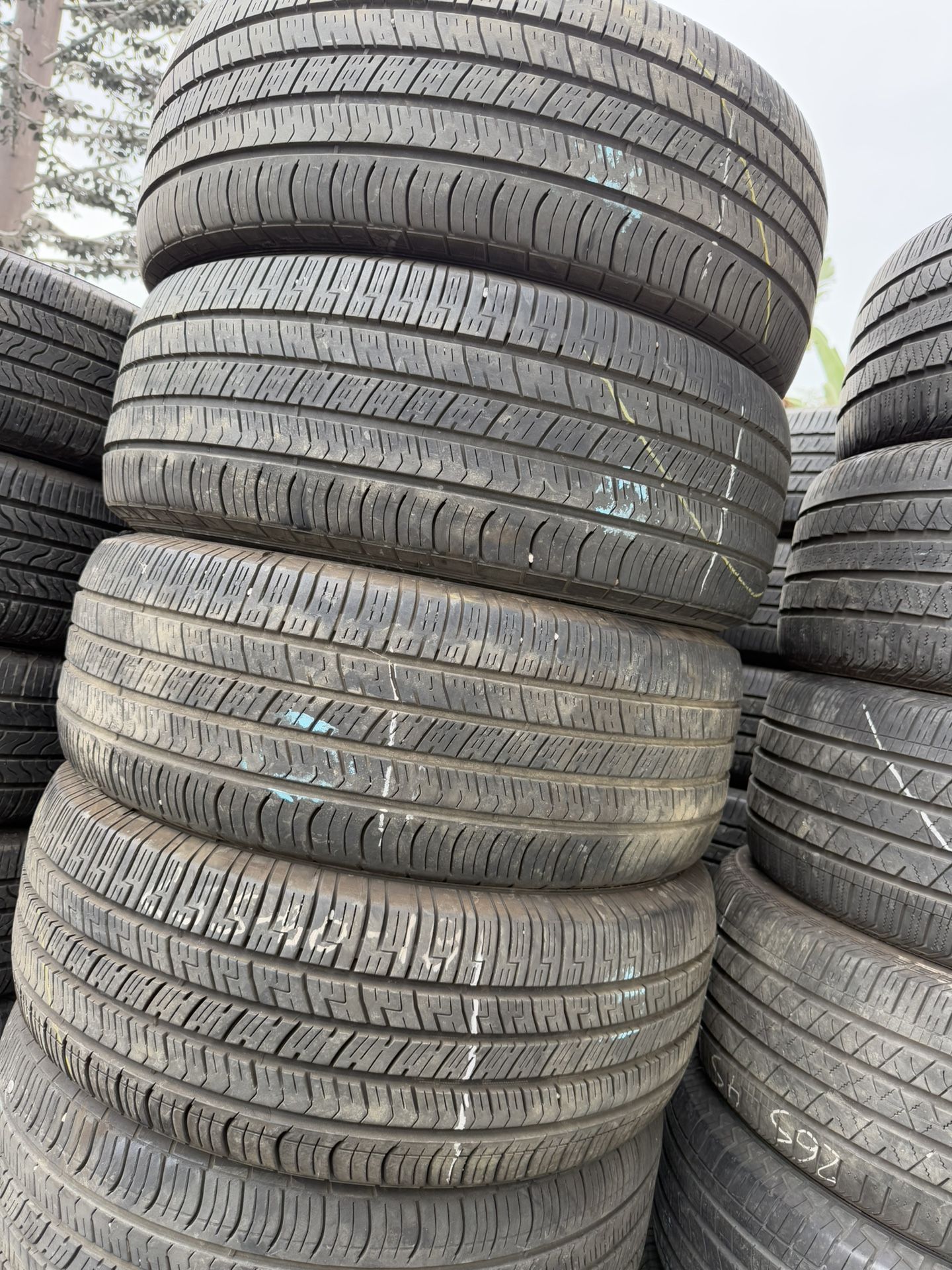 255 60 18 Vendo Un Set De Llantas Usadas En Excelente Condición Marca GOODYEAR