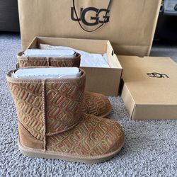 New UGG Classic Graphic Stitch Boots Kids Size 4