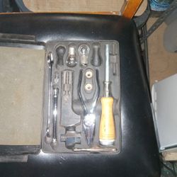 BENTLEY / ROLLS ROYCE: One Bentley "T Series" or Rolls Royce Silver Shadow Tool kit in plastic container
