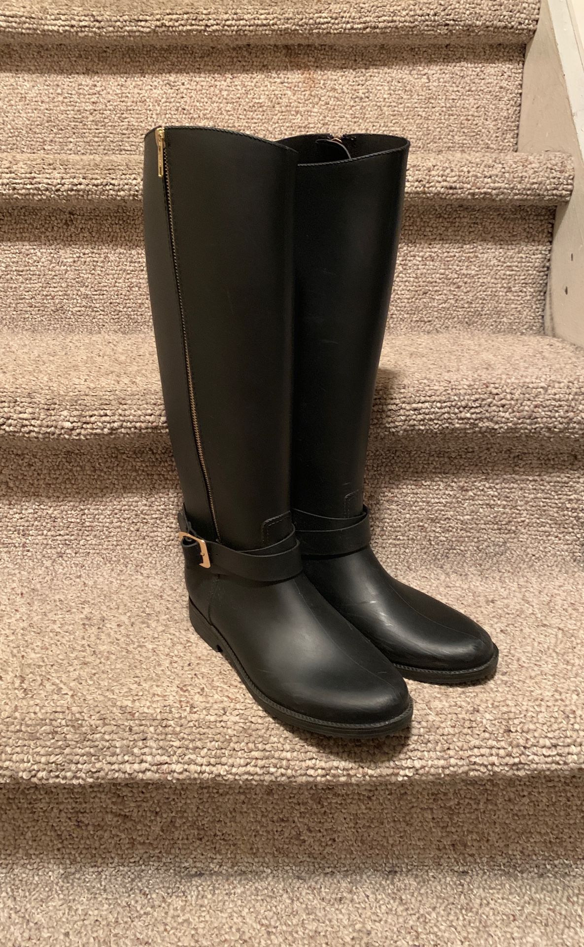 Rain boots (size 8)