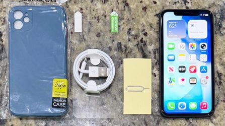 Unlocked iPhone 11 64GB New Battery Pack 100% 4 Accessories