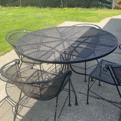 Vintage Classic Woodard Wrought Iron table & Chairs