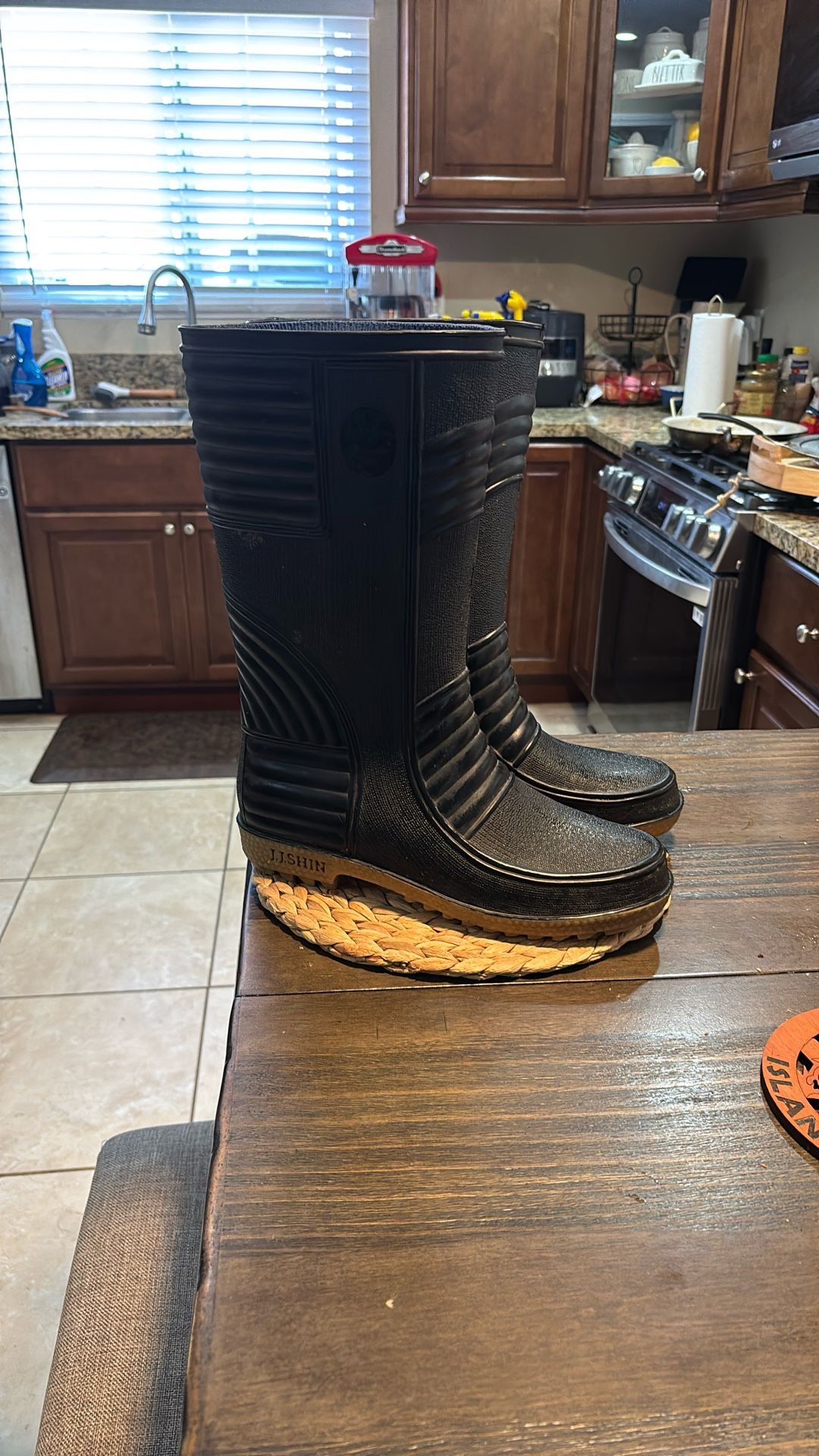 Jj Shin Men’s Size 12 Rubber Rain ☔️ Boots With Aggressive Soles