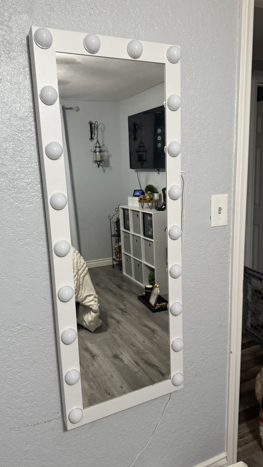 vanity mirror