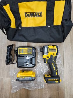 NEW DeWalt 20V Brushless 3-Speed Stubby Impact Driver Kit