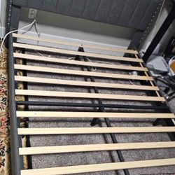 Queen Bed Frame Wt Mutliple Storage. 