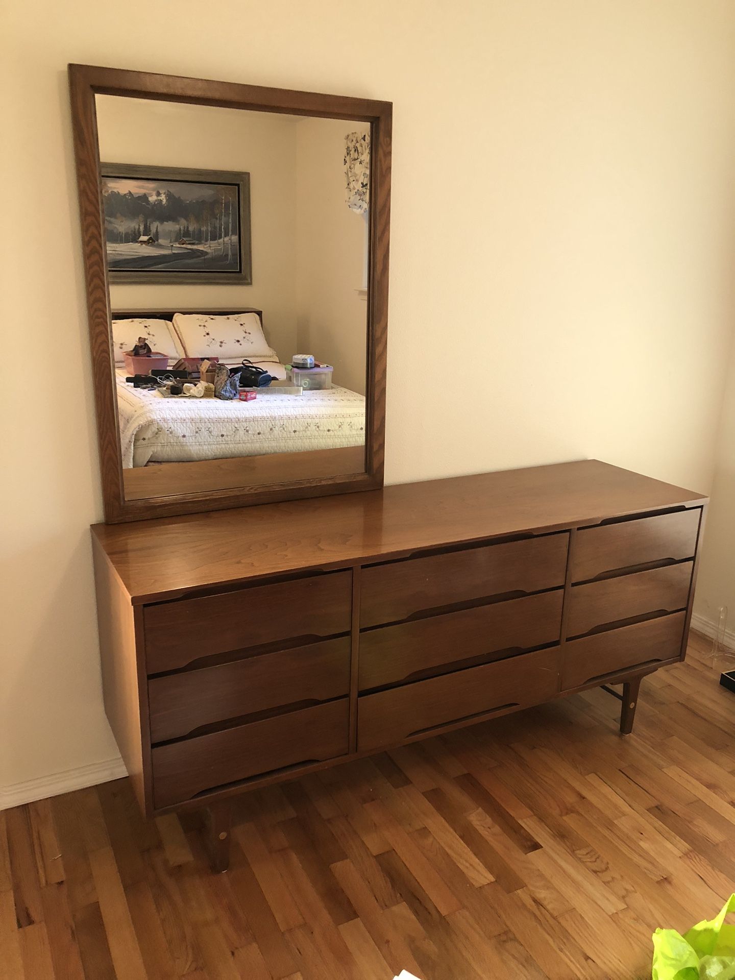 Stanley Distinctive Mid Century Modern Dresser