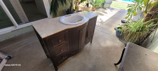 Bathroom vanity cabinet