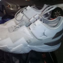 Nike Jordan SZCJ0780-100 IN AWESOME CONDITION 