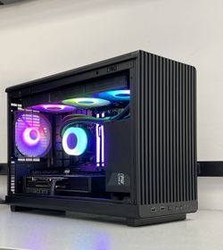 🎮 FOX 79 🎮 RTX 5080 CRAD MICRO CASE PC | CUSTOM GAMING PC | AMD 7-9800X3D | 32GB DDR5 RAM | RTX 5080 | 2 TB SSD | WIN 11