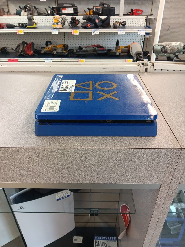 PS4 Slim 