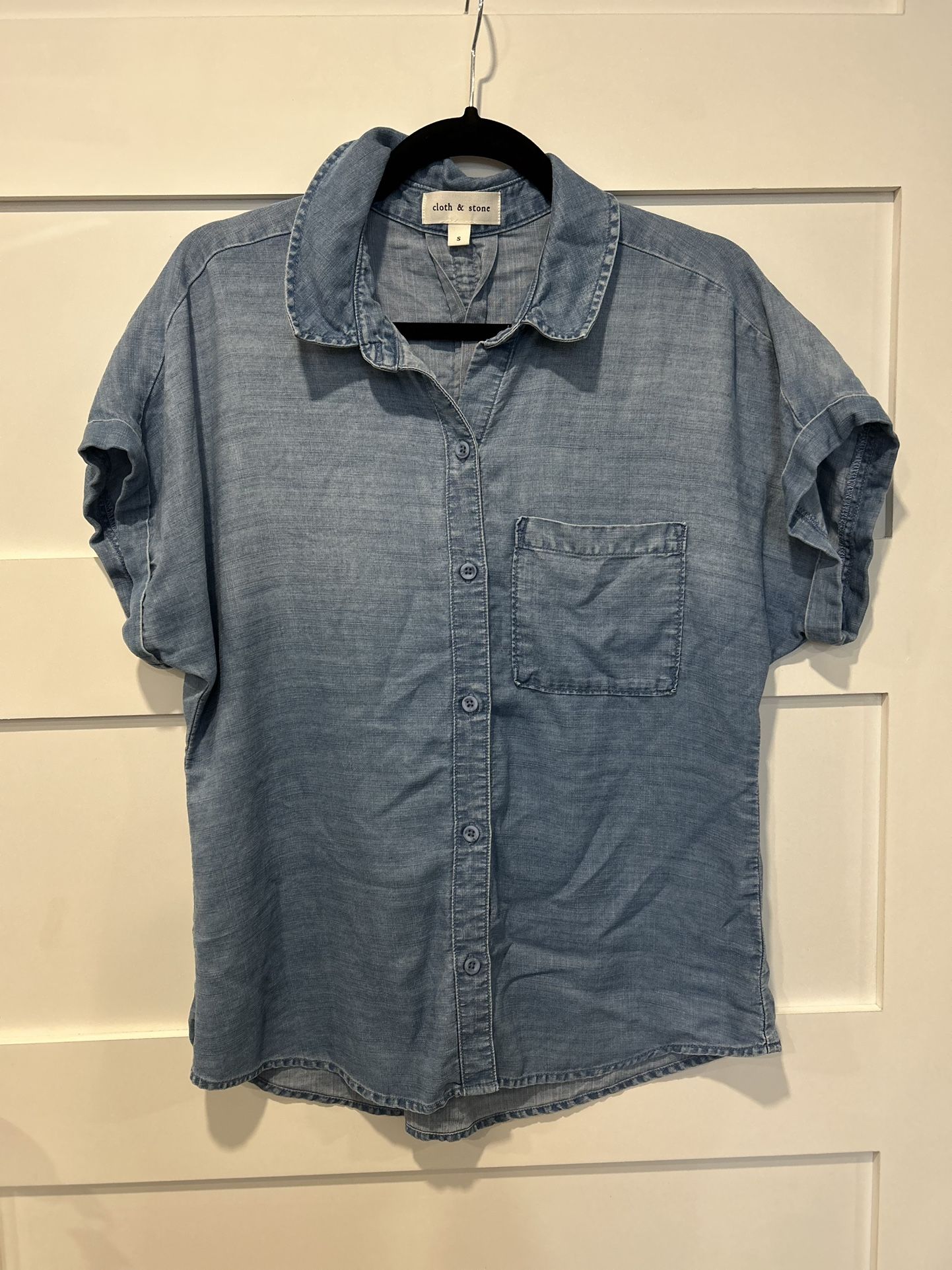 Cloth And Stone Women’s Denim Shirt Small