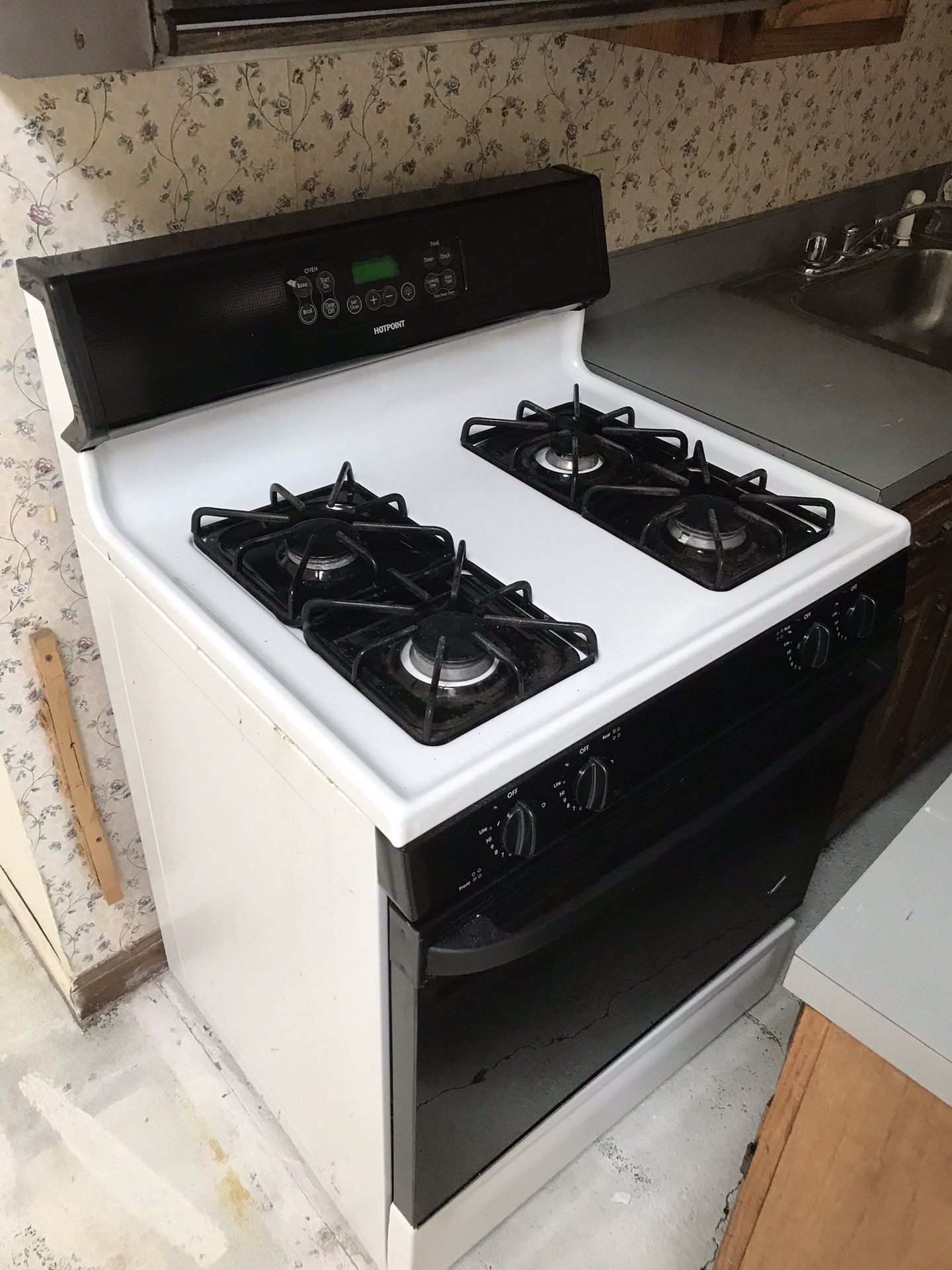 Hotpoint stove top gas oven