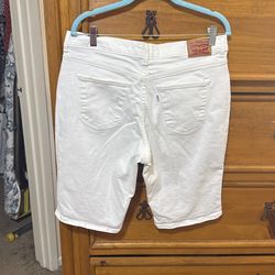 Levy Strauss Short Size 32 Men